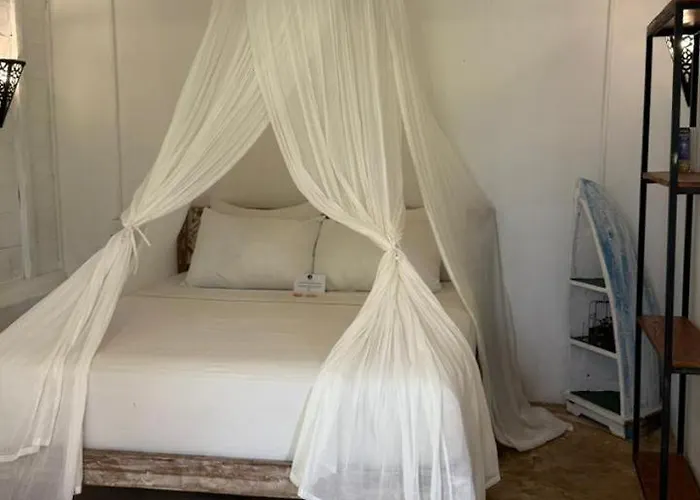 ホステル One Wave Surf House ウルワツ