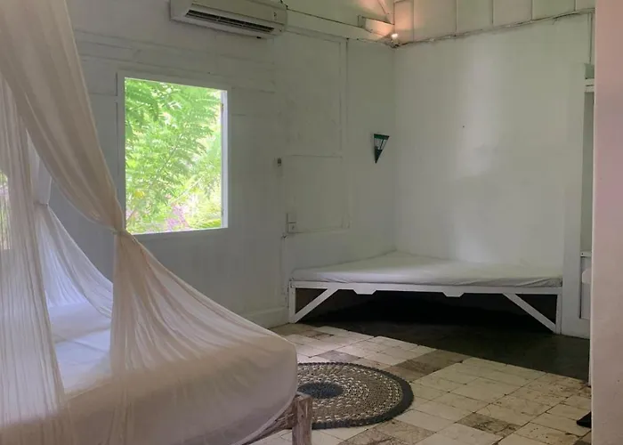 One Wave Surf House ホステル ウルワツ